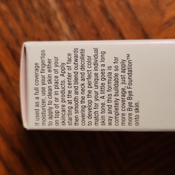 BNIB It Cosmetics Bye Bye Foundation Full-Coverage Moisturizer, Light - Picture 2 of 3
